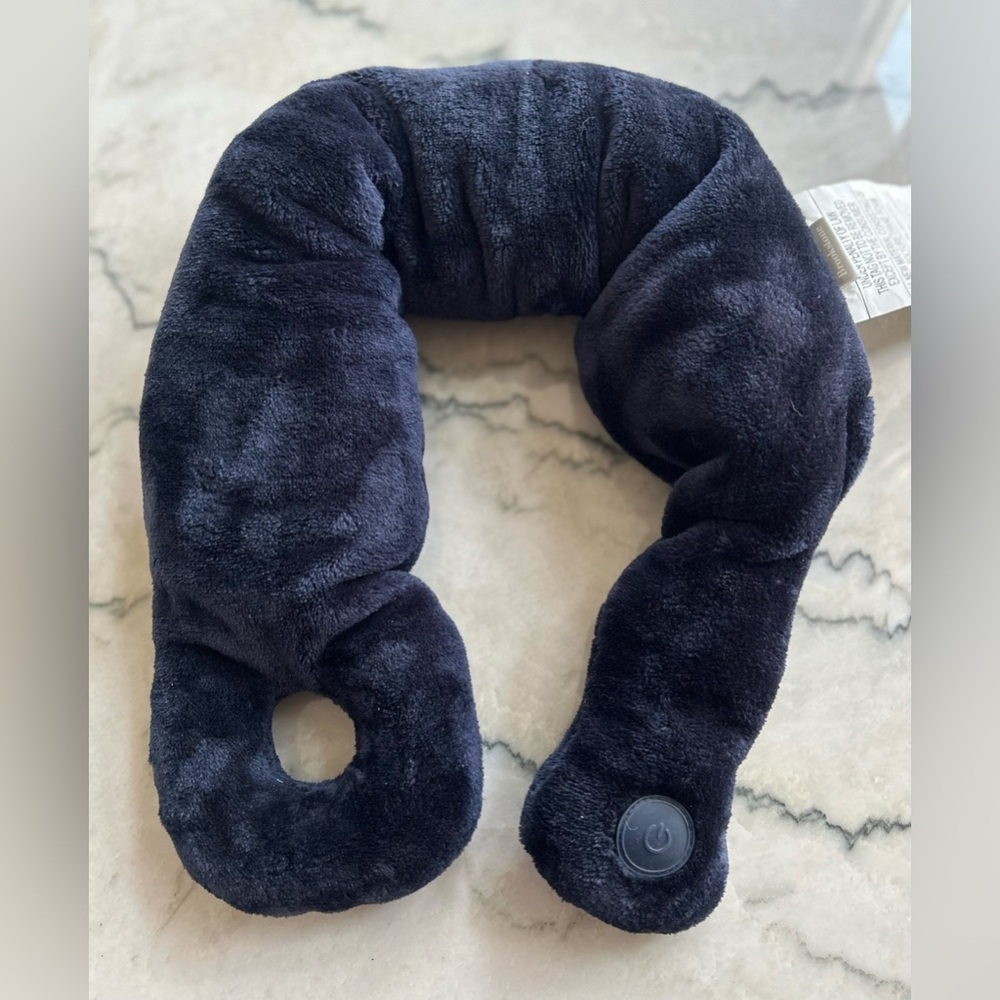 Brookstone massage neck wrap, navy blue